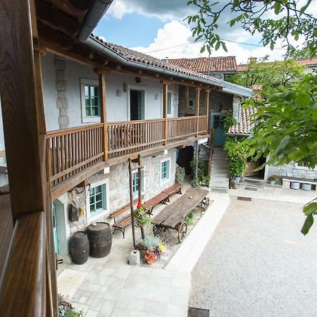 Apartments Valentinus 1800 Sezana Exterior photo