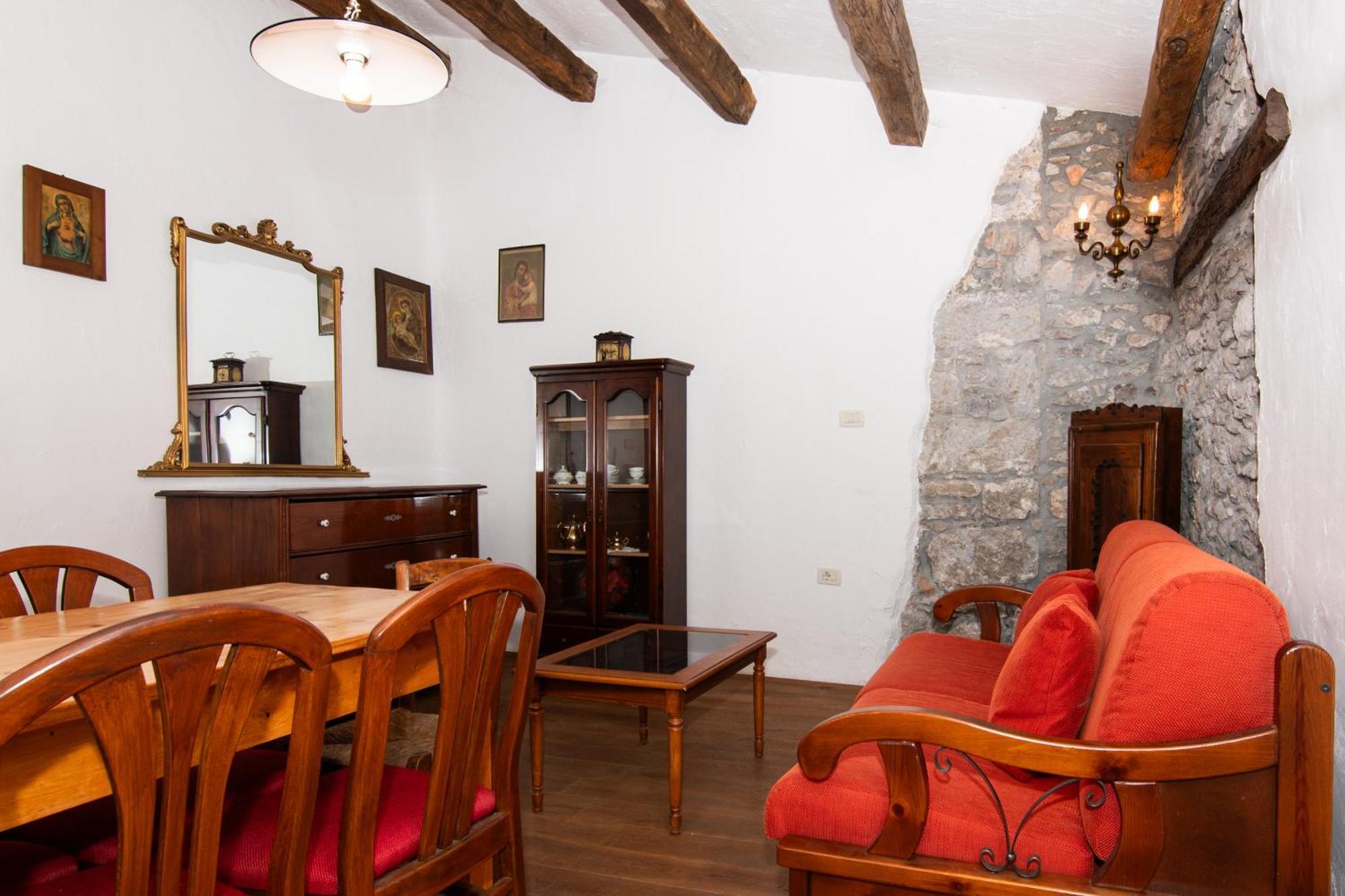 Apartments Valentinus 1800 Sezana Exterior photo