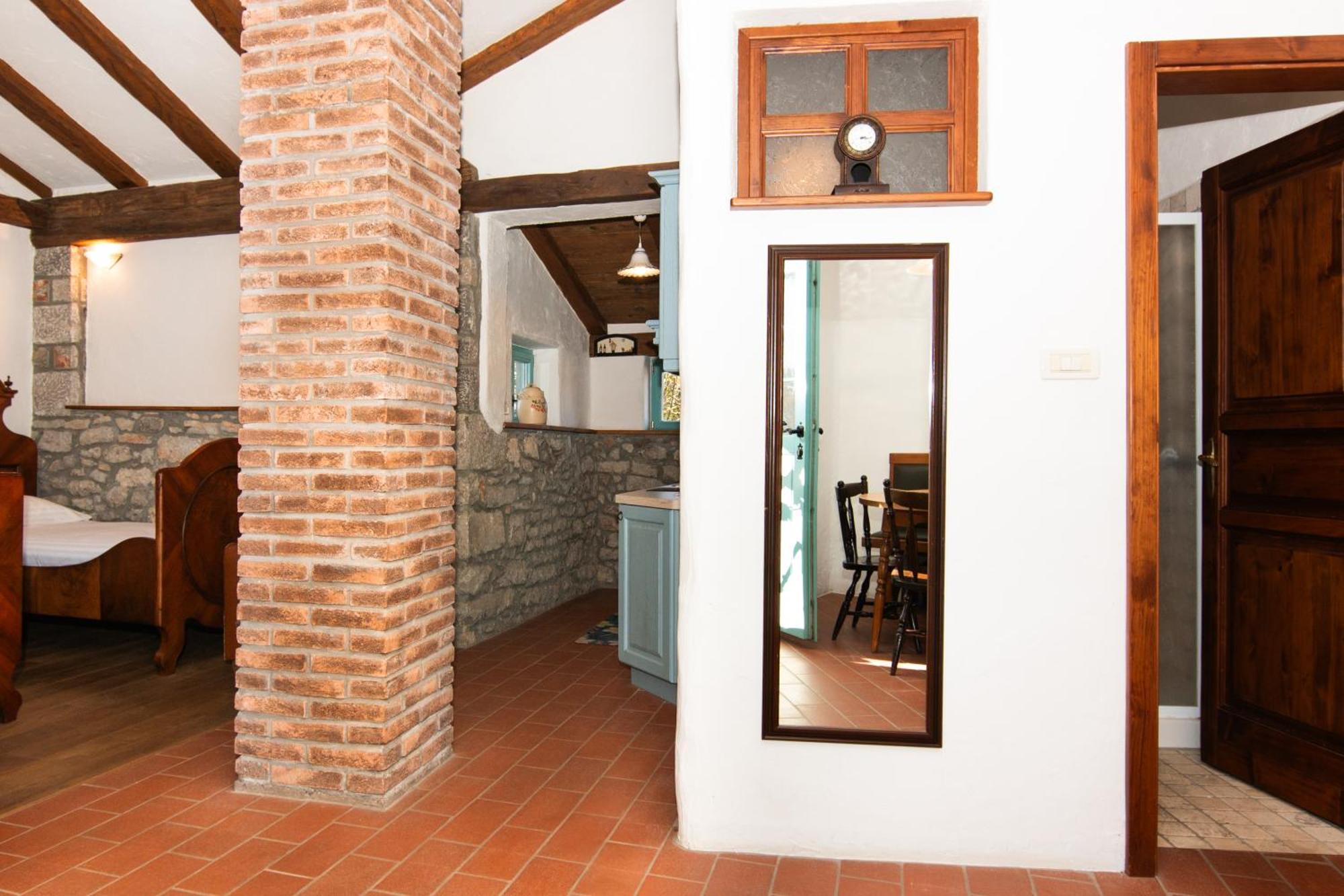 Apartments Valentinus 1800 Sezana Exterior photo