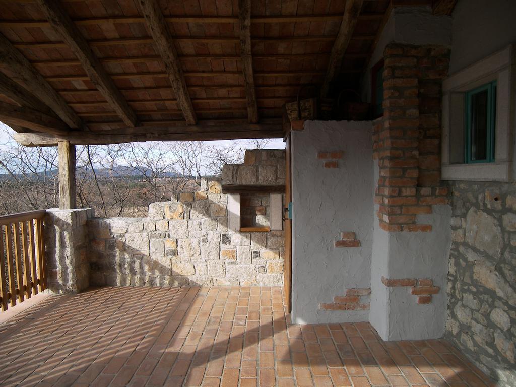 Apartments Valentinus 1800 Sezana Exterior photo