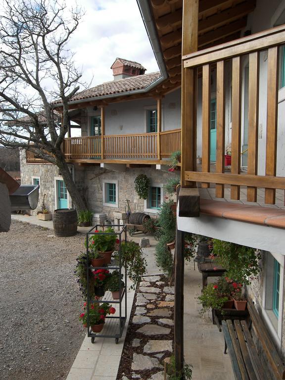 Apartments Valentinus 1800 Sezana Exterior photo