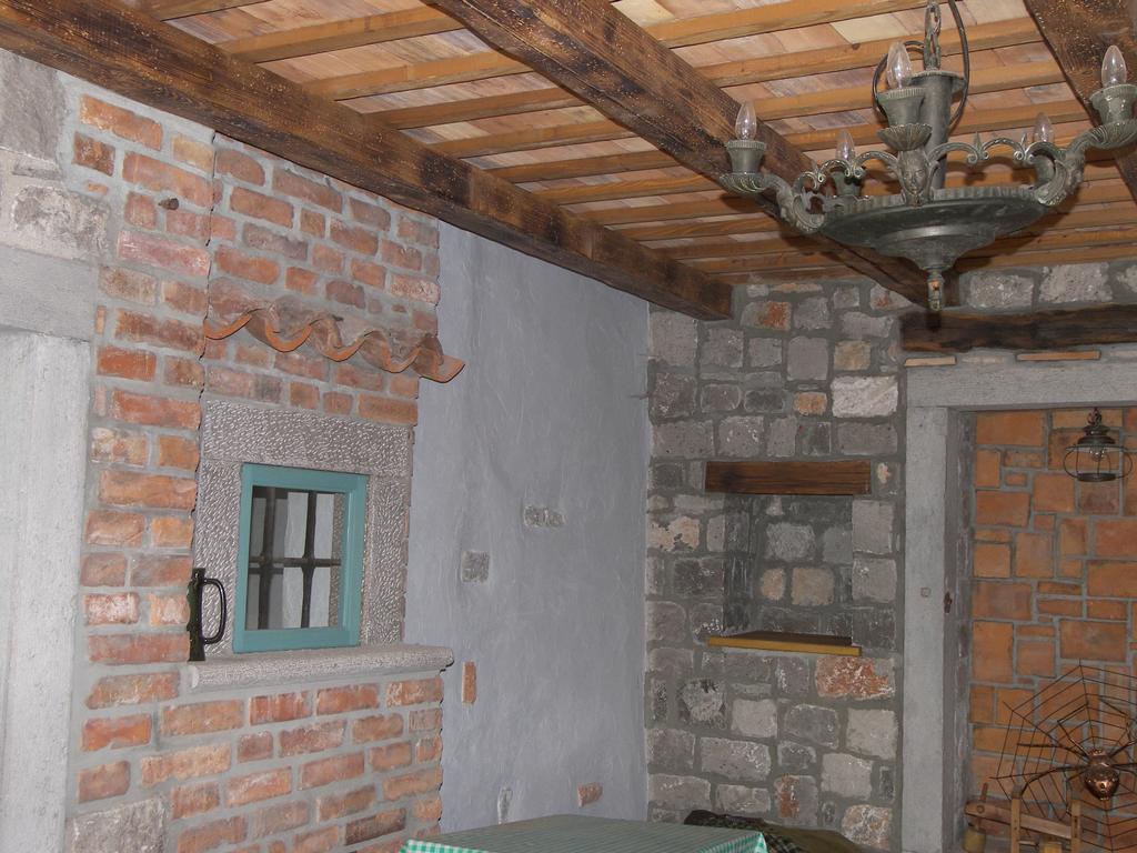 Apartments Valentinus 1800 Sezana Exterior photo