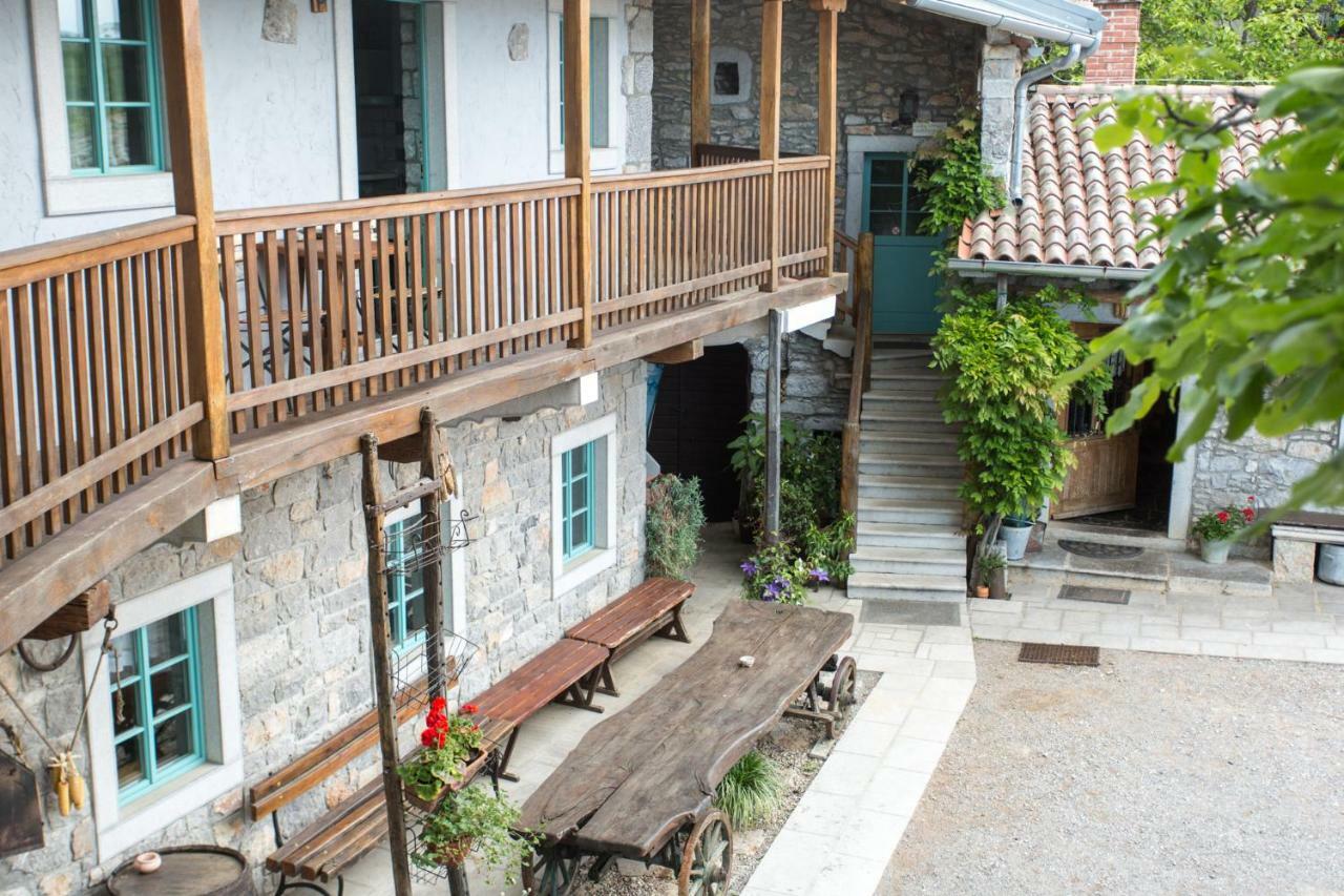 Apartments Valentinus 1800 Sezana Exterior photo